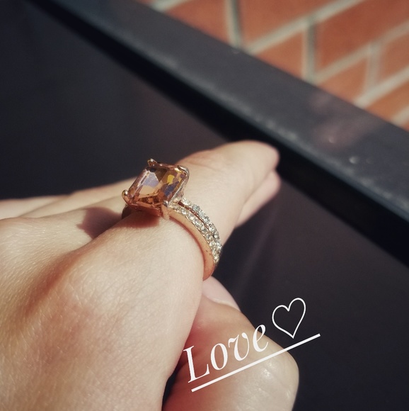 ☆SOLD OUT☆Rose Gold Emerald Cut Ring Set - Picture 3 of 3